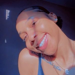 Meet your Posher, Makia